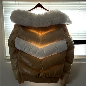 Elegant Tan Puffer Jacket with White Faux Fur Collar